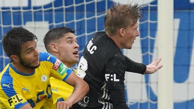 Zleva Patrik Žitný z Teplic, David Černý z Teplic a Pavel Šulc z Českých Budějovic. Zleva Patrik Žitný z Teplic, David Černý z Teplic a Pavel Šulc z Českých Budějovic.