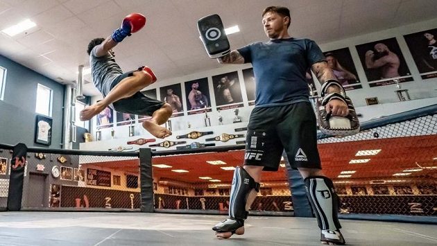 John "The Magician" Dodson v tréninku. John "The Magician" Dodson v tréninku.