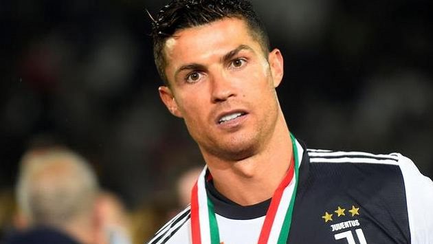Cristiano Ronaldo je obviněn ze znásilnění americké učitelky. Cristiano Ronaldo je obviněn ze znásilnění americké učitelky.