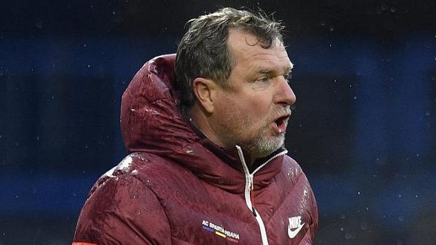 Trenér Sparty Pavel Vrba během utkání v Liberci. Trenér Sparty Pavel Vrba během utkání v Liberci.