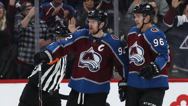 Zleva Gabriel Landeskog a Mikko Rantanen. Zleva Gabriel Landeskog a Mikko Rantanen.