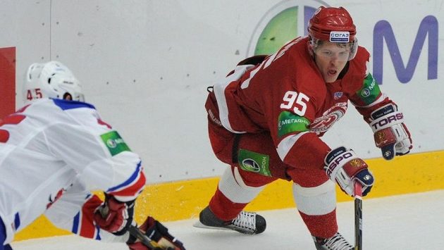 Vjačeslav Kuljomin (vpravo) ještě v dresu Čechova proti pražskému Lvu. Vjačeslav Kuljomin (vpravo) ještě v dresu Čechova proti pražskému Lvu.