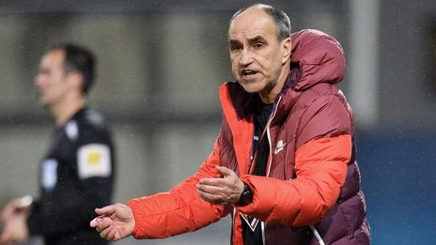 Nový trenér Sparty Praha Václav Kotal během svého debutu v Olomouci. Nový trenér Sparty Praha Václav Kotal během svého debutu v Olomouci.