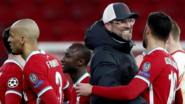 Liverpoolský kouč Jürgen Klopp oslavuje postup přes Lipsko do čtvrtfinále Ligy mistrů. Liverpoolský kouč Jürgen Klopp oslavuje postup přes Lipsko do čtvrtfinále Ligy mistrů.