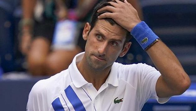 Novak Djokovič byl z US Open vyloučen Novak Djokovič byl z US Open vyloučen