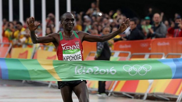 Zlatý hoch z Ria Eliud Kipchoge je jednou z tváří projektu Breaking2. Zlatý hoch z Ria Eliud Kipchoge je jednou z tváří projektu Breaking2.