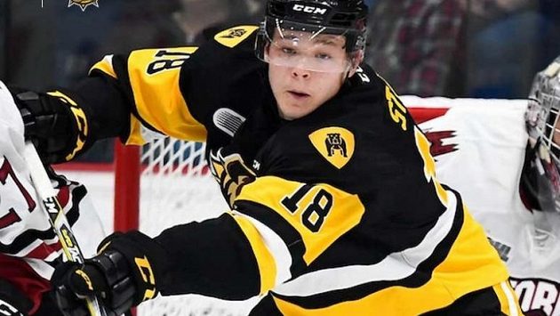 Matthew Strome v akci. Matthew Strome v akci.