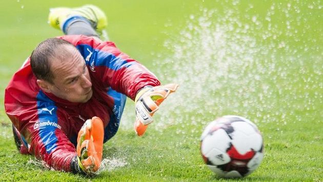 Brankář Jaroslav Drobný na tréninku české fotbalové reprezentace. Brankář Jaroslav Drobný na tréninku české fotbalové reprezentace.