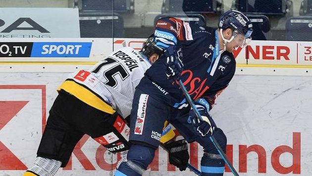 Vpravo Ondřej Vitásek z Liberce, vlevo Tomáš Pospíšil z Litvínova. Vpravo Ondřej Vitásek z Liberce, vlevo Tomáš Pospíšil z Litvínova.