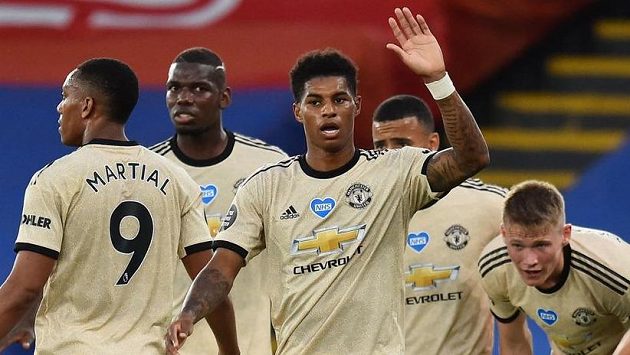 Marcus Rashford (uprostřed) z Manchesteru United se raduje se spoluhráči z gólu proti Crystal Palace. Marcus Rashford (uprostřed) z Manchesteru United se raduje se spoluhráči z gólu proti Crystal Palace.