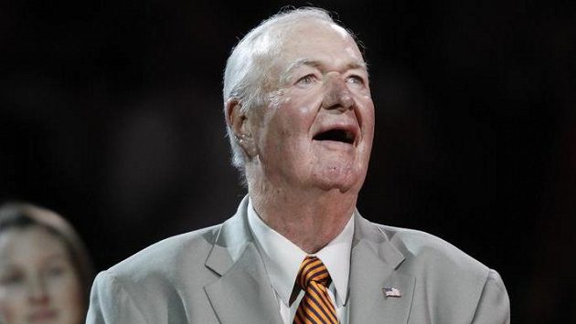 V 88 letech zemřel bývalý basketbalový trenér a člen Naismithovy Síně slávy Bobby Leonard V 88 letech zemřel bývalý basketbalový trenér a člen Naismithovy Síně slávy Bobby Leonard