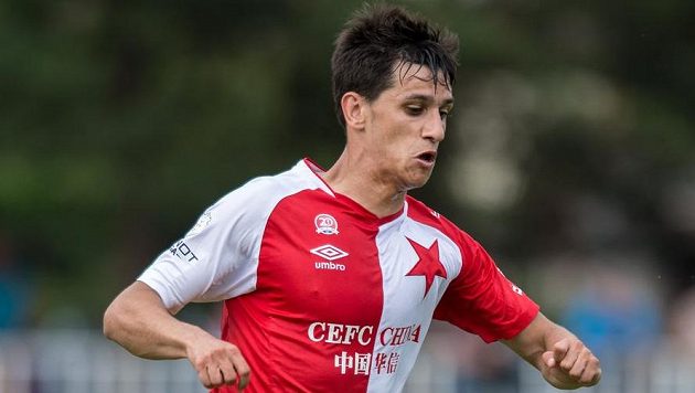 Záložník Ruslan Mingazov v dresu Slavie. Záložník Ruslan Mingazov v dresu Slavie.