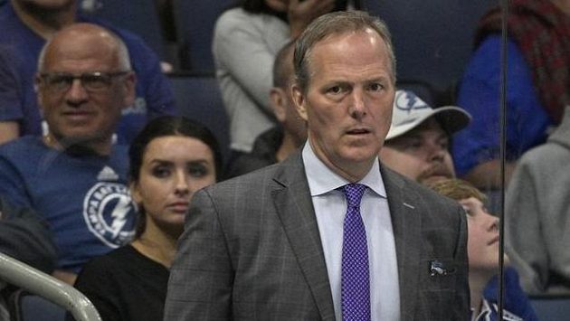 Hokejisty Tampy povede v NHL i nadále jako hlavní trenér Jon Cooper Hokejisty Tampy povede v NHL i nadále jako hlavní trenér Jon Cooper