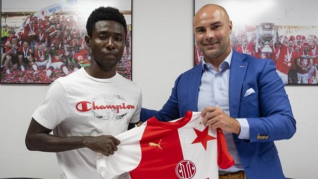 Oscar Dorley již patří Slavii! Posilu uvítal sportovní ředitel Jan Nezmar. Oscar Dorley již patří Slavii! Posilu uvítal sportovní ředitel Jan Nezmar.