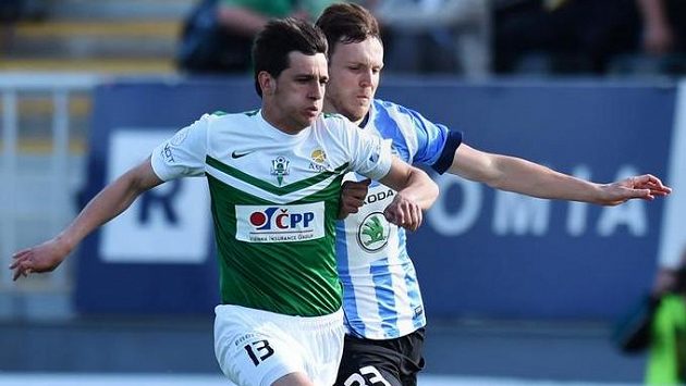Ruslan Mingazov (vlevo) z Jablonce a Daniel Bartl z Boleslavi. Ruslan Mingazov (vlevo) z Jablonce a Daniel Bartl z Boleslavi.