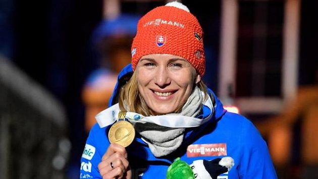 Anastasia Kuzminová se zlatou medailí ze sprintu. Anastasia Kuzminová se zlatou medailí ze sprintu.