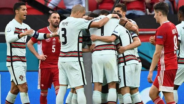 Fotbalisté Portugalska se radují z branky Fotbalisté Portugalska se radují z branky