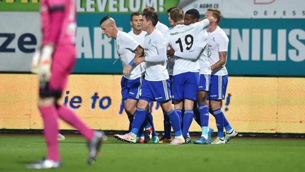 Fotbalisté Mladé Boleslavi se radují z gólu, který vstřelil Golgol Mebrahtu (druhý zprava). Fotbalisté Mladé Boleslavi se radují z gólu, který vstřelil Golgol Mebrahtu (druhý zprava).