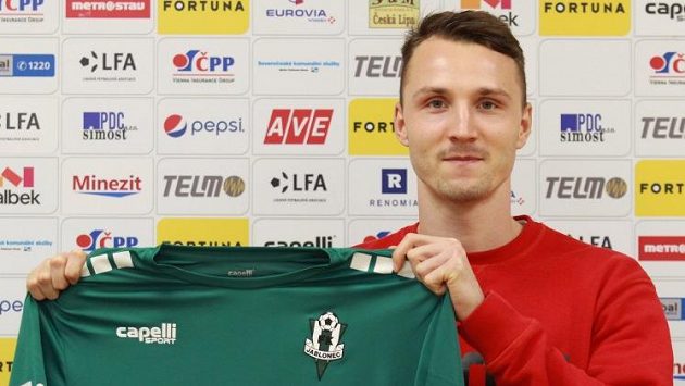 Michal Jeřábek se dočkal jabloneckého dresu. Michal Jeřábek se dočkal jabloneckého dresu.