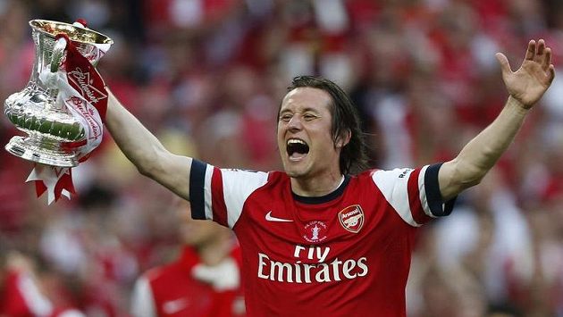 Pohár je můj! Tomáš Rosický se v Arsenalu konečně dočkal... Pohár je můj! Tomáš Rosický se v Arsenalu konečně dočkal...