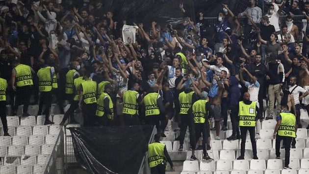 Další vlna výtržností při fotbale ve Francii poznamenala čtvrteční zápas Evropské ligy v Marseille Další vlna výtržností při fotbale ve Francii poznamenala čtvrteční zápas Evropské ligy v Marseille