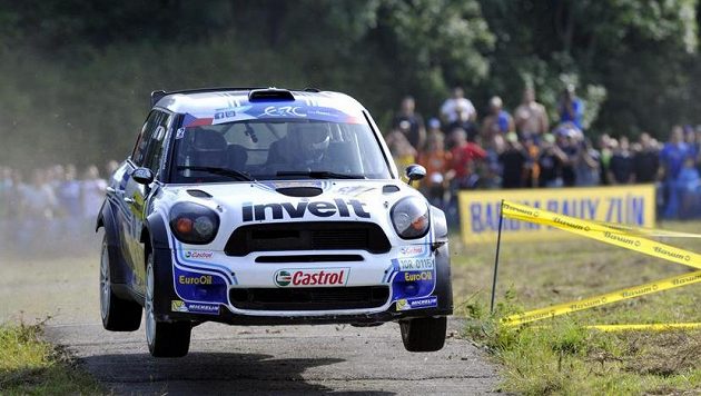 Václav Pech a Petr Uhel s autem Mini John Cooper Works S2000 při rychlostní zkoušce na Barum rallye ve Slušovicích. Václav Pech a Petr Uhel s autem Mini John Cooper Works S2000 při rychlostní zkoušce na Barum rallye ve Slušovicích.