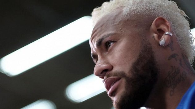 Brazilský fotbalista Neymar. Brazilský fotbalista Neymar.