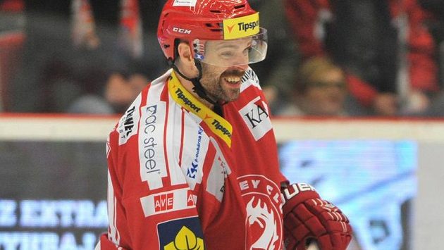 Třinecký útočník Jakub Klepiš vstřelil v utkání proti Zlínu vítězný gól. Třinecký útočník Jakub Klepiš vstřelil v utkání proti Zlínu vítězný gól.