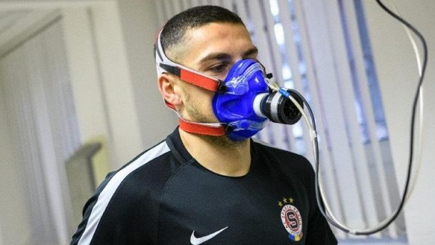 Nicolae Stanciu během fyzických testů na FTVS v Praze. Nicolae Stanciu během fyzických testů na FTVS v Praze.