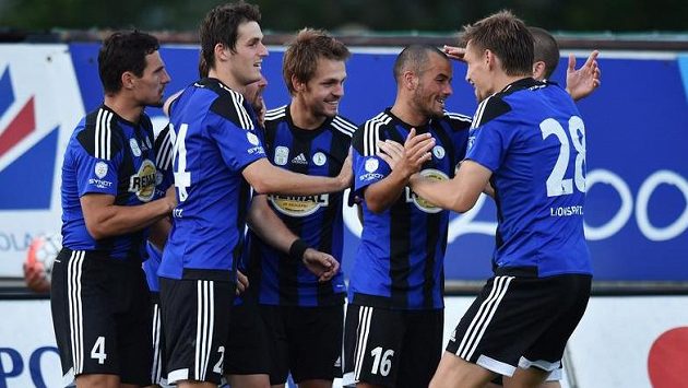 Fotbalisté Bohemians se radují z druhého gólu. Fotbalisté Bohemians se radují z druhého gólu.