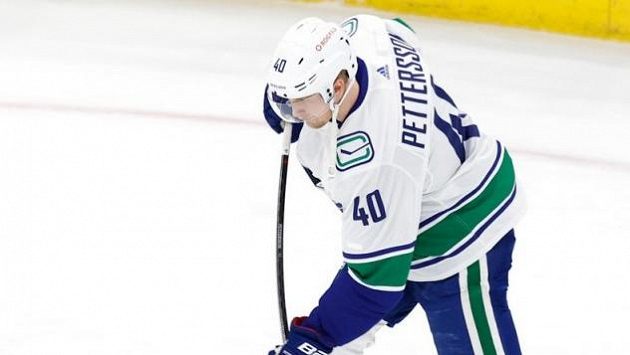 Švédský útočník Elias Pettersson Švédský útočník Elias Pettersson