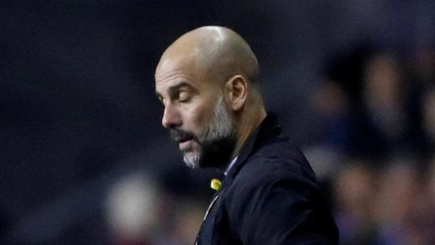Pep Guardiola při pohárovém utkání Manchesteru City na hřišti Wiganu. Pep Guardiola při pohárovém utkání Manchesteru City na hřišti Wiganu.