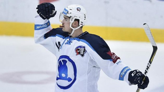 Hokejový obránce Peter Čerešňák prodloužil smlouvu s Plzní. Hokejový obránce Peter Čerešňák prodloužil smlouvu s Plzní.