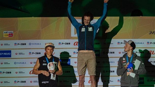 Adam Ondra se raduje ze zisku titulu mistra světa Adam Ondra se raduje ze zisku titulu mistra světa