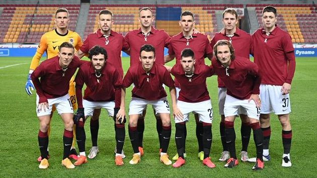 Fotbalisté Sparty nastoupili proti Českým Budějovicím v retro dresech s jitřenkou ve znaku, ta ale zářila jen v něm. Fotbalisté Sparty nastoupili proti Českým Budějovicím v retro dresech s jitřenkou ve znaku, ta ale zářila jen v něm.