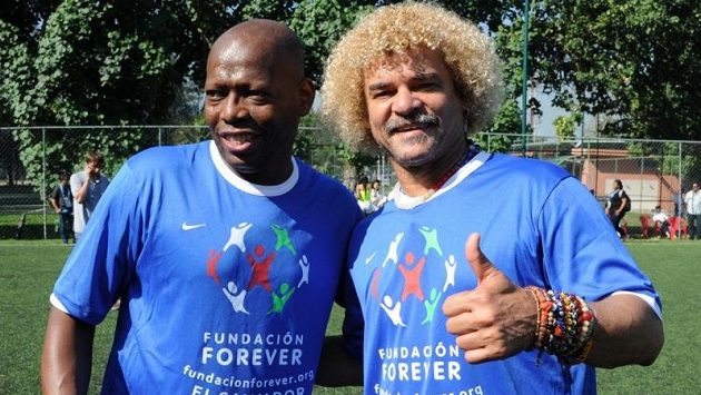 Bývalí vynikající kolumbijští fotbalisté Faustino Asprilla (vlevo) a Carlos Valderrama během letní charitativní akce v Riu de Janeiro. Bývalí vynikající kolumbijští fotbalisté Faustino Asprilla (vlevo) a Carlos Valderrama během letní charitativní akce v Riu de Janeiro.