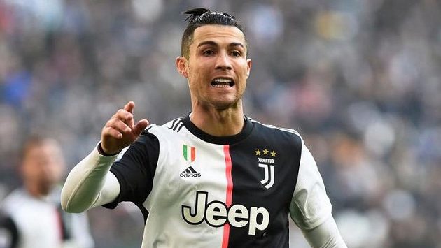 Cristiano Ronaldo v dresu Juventusu Turín. Cristiano Ronaldo v dresu Juventusu Turín.