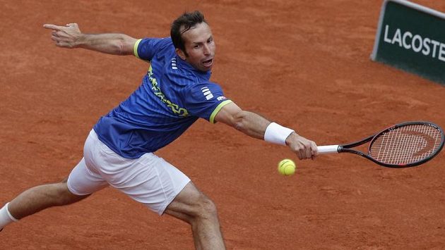 Radek Štěpánek v duelu s Andym Murraym na French Open. Radek Štěpánek v duelu s Andym Murraym na French Open.