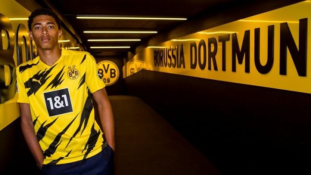 Fotbalisté Dortmundu získali z Birminghamu talentovaného sedmnáctiletého záložníka Judea Bellinghama. Fotbalisté Dortmundu získali z Birminghamu talentovaného sedmnáctiletého záložníka Judea Bellinghama.