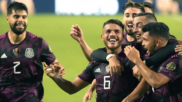 Fotbalisté Mexika se radují z branky Fotbalisté Mexika se radují z branky