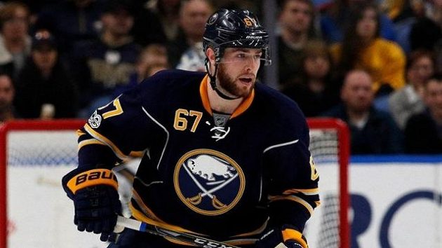 Brady Austin v dresu Buffala Sabres. Brady Austin v dresu Buffala Sabres.