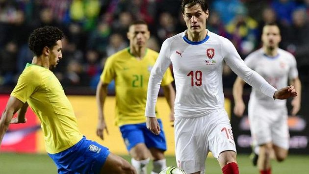 Patrik Schick (vpravo) v reprezentačním dresu a Marquinhos z Brazílie. Patrik Schick (vpravo) v reprezentačním dresu a Marquinhos z Brazílie.
