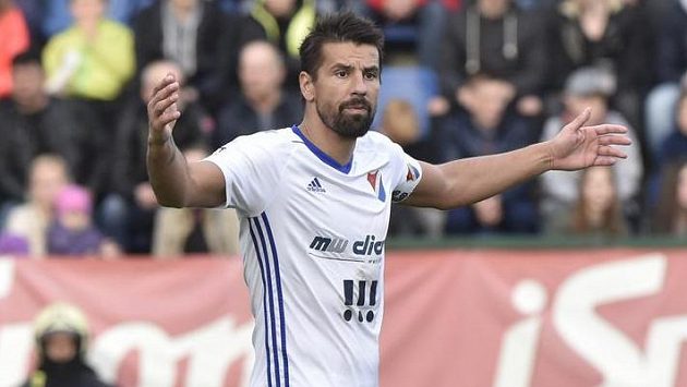 Milan Baroš z Baníku při utkání ve Zlíně. Milan Baroš z Baníku při utkání ve Zlíně.