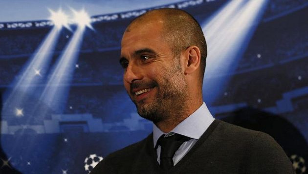 Trenér Bayernu Mnichov Pep Guardiola byl před dnešním zápasem Ligy mistrů na hřišti Manchesteru United v dobrém rozmaru. Trenér Bayernu Mnichov Pep Guardiola byl před dnešním zápasem Ligy mistrů na hřišti Manchesteru United v dobrém rozmaru.