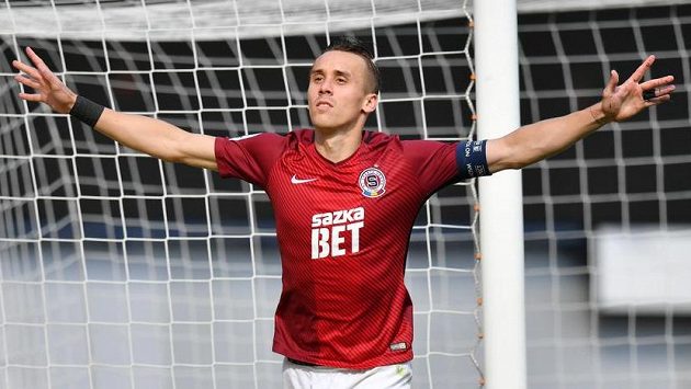 Sparťan Josef Šural oslavuje svůj gól v utkání s Olomoucí. Sparťan Josef Šural oslavuje svůj gól v utkání s Olomoucí.