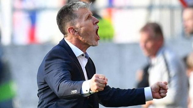 Jaroslav Šilhavý v pozici reprezentačního kouče. Jaroslav Šilhavý v pozici reprezentačního kouče.