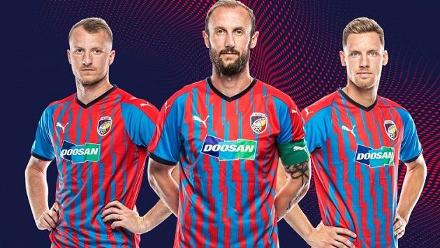 Nové dresy plzeňské Viktorie pochopitelně ctí tradiční klubové barvy, svislé pruhy ovšem evokují symbol blesku. Nové dresy plzeňské Viktorie pochopitelně ctí tradiční klubové barvy, svislé pruhy ovšem evokují symbol blesku.