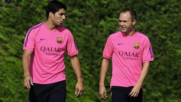 Andrés Iniesta (vpravo) na tréninku Barcelony s Luisem Suárezem. Andrés Iniesta (vpravo) na tréninku Barcelony s Luisem Suárezem.