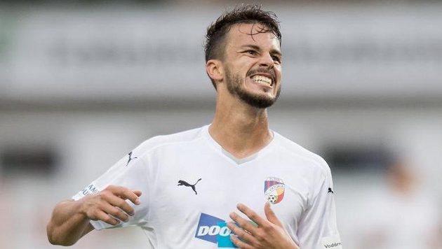 Záložník Jakub Hromada vyměnil dres Viktorie Plzeň za Slavii. Záložník Jakub Hromada vyměnil dres Viktorie Plzeň za Slavii.