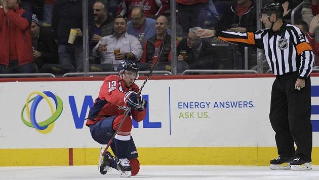 Útočník Washingtonu Capitals Jakub Vrána oslavuje gól proti Coloradu. Útočník Washingtonu Capitals Jakub Vrána oslavuje gól proti Coloradu.